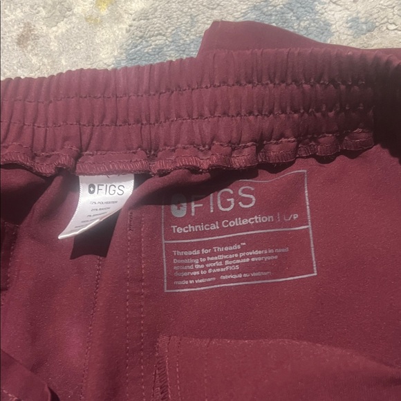 Figs Burgundy Set - Picture 5 of 5